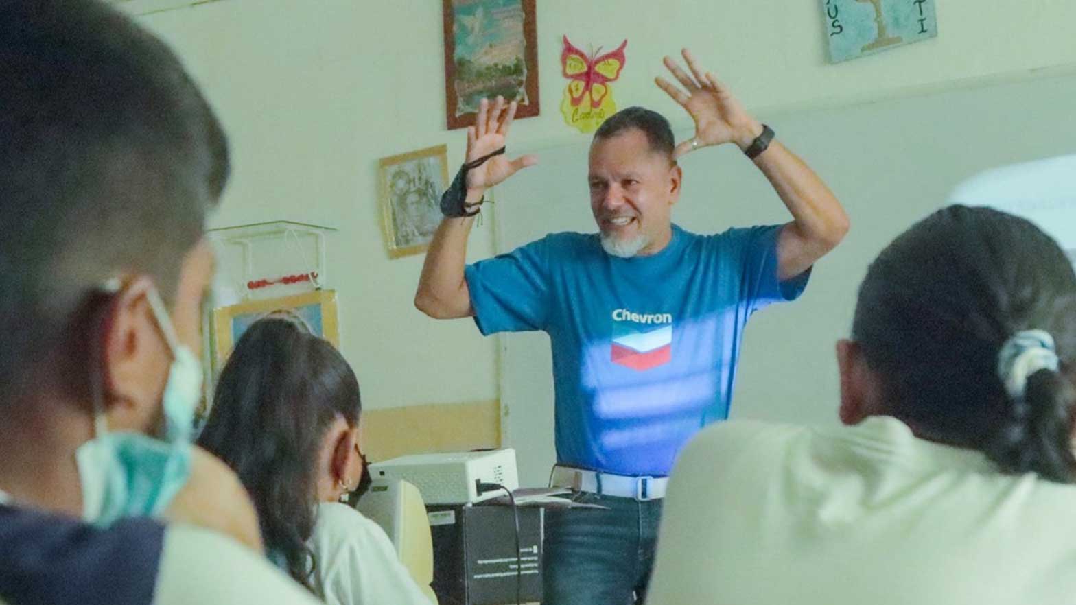 a teacher explains the assignment to the students
